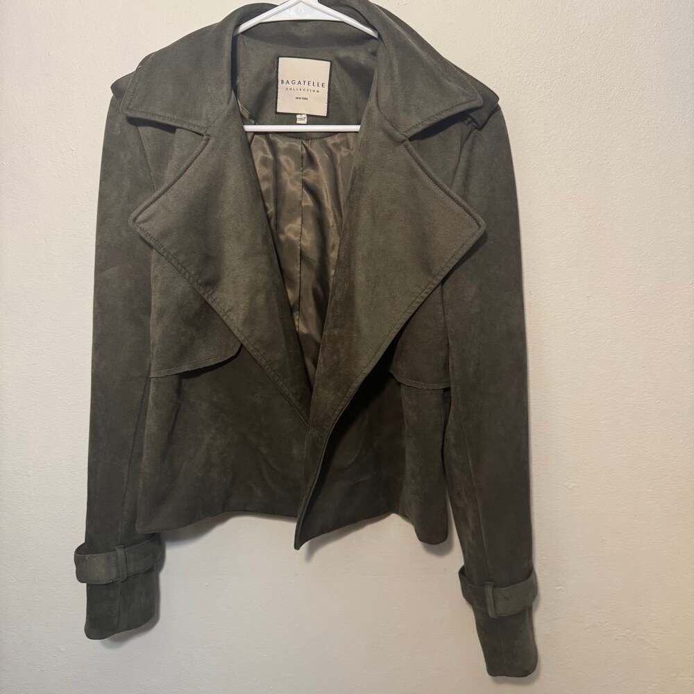 Bagatelle Collection Faux Suede Cropped Moto Jacket in Olive Green